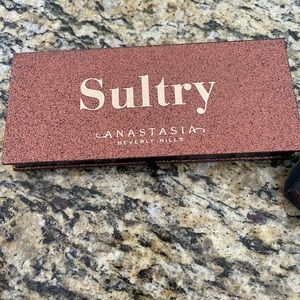 Anastasia Beverly Hills Sultry